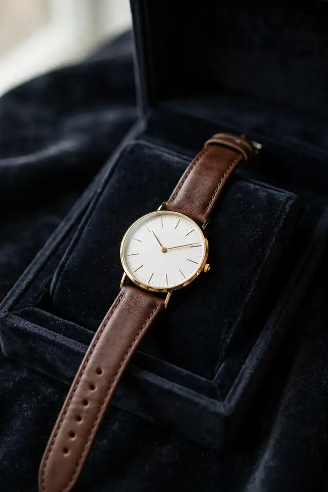 Classic men's dress watch with white dial and leather strap